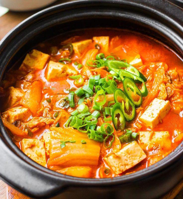 Kimchi Jjigae Lebih dari Sekadar Sup Kimchi, Sebuah Ledakan Rasa Korea