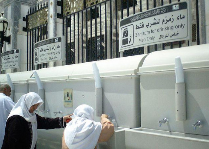 Air Zamzam: Keajaiban dari Tanah Suci yang Penuh Berkah!