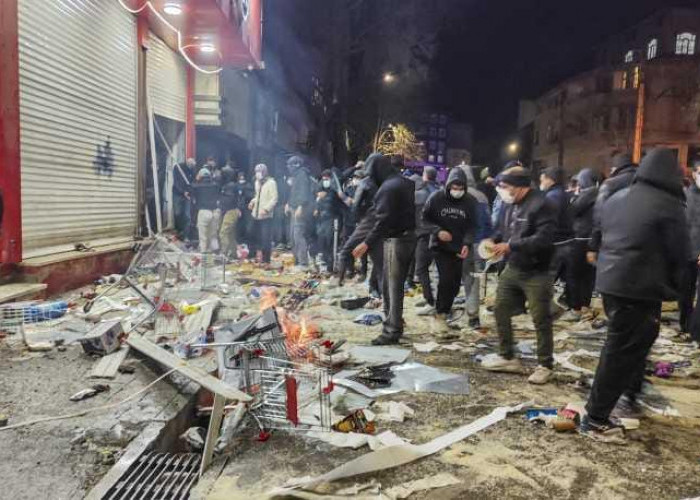 Demo Meluas, Korban Tewas Meningkat Iran Putuskan Akses Internet dan Telepon