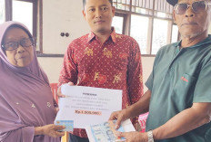 Penghujung Tahun, 13 Warga Sumber Makmur Dapat Bantuan Rp 1.500.000