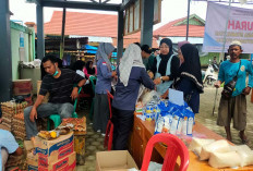 Warga Serbu Pasar Murah Disperindagkop Mukomuko 