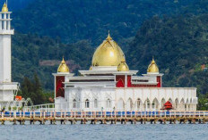 Ibadah Di Masjid Terapung Pesisir Selatan, Apakah Masjid ini Benar-benar Mengapung?