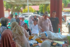 Warga Ipuh Serbu Pasar Murah 