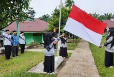 HGN 2024, Kepala Kemenag Jadi Pembina Upacara di MTs N 03 Mukomuko 