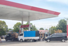 Antrean Pengisi BBM di SPBU Arah Tiga Berangsur Normal