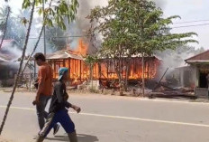 Rumah Mantan Kades dan Rumah Orang Tua Mantan Dewan Hangus