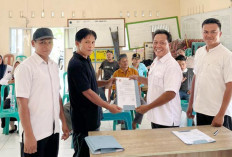 Akhir Tahun Batu Ejung Serahkan 4 Item Bangunan ke Warga Desa