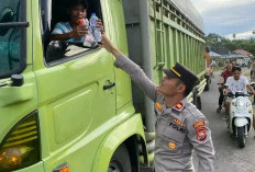 Berkah Ramadan, Polsek Lubuk Pinang Bagikan Takjil Gratis