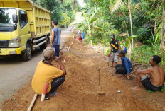 Bukan Giat Musiman, Warga Sido Makmur Rawat Jalan Lingkungan 