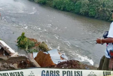 Longsor, Satu Rumah Warga Pondok Panjang Lenyap 