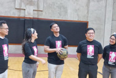 Unik! PSI Serahkan 14 SK Rekomendasi Bakal Calon Kepala Daerah Sambil Lempar Bola Basket