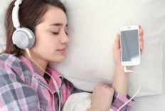 Tidur Nyenyak, Tapi Telinga Berteriak Bahaya Mendengarkan Musik dengan Earphone Saat Tidur