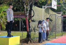 Kapolsek Sungai Rumbai Jadi Pembina Upacara di SMAN 15