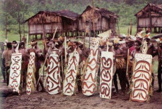 Kehidupan Masyarakat Suku Asmat di Papua:  Harmoni dengan Alam dan Tantangan Modernisasi  ﻿