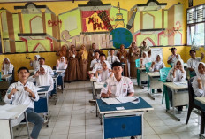 Siswa Kelas 12 SMAN 05 Mukomuko Ikuti UAS Tahun 2025