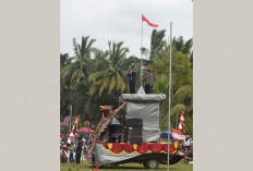 Penurunan Bendera Merah Putih HUT RI Tingkat Kecamatan Ponsu Menggelegar 