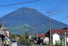 Gunung Dempo Berkabut Pasca Erupsi, Pendakian Ditutup Sementara