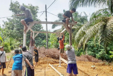 Tingkatkan Keamanan Jelang Pilkada, Warga Bangun Pos Kamling