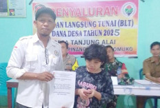 Pemdes Tanjung Alai Salurkan BLT-DD Tahap II