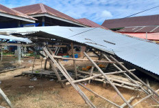 Los Pasar Roboh, Pemerintah Desa Dituding Tak Peduli