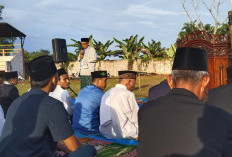 Berjalan Khidmat, Masyarakat Desa Arah Tiga Gelar Sholat Idul Fitri 1446 H di Lapangan Studion Mini 