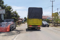 Lubang Hiasi Jalinbar di Desa Arah Tiga 