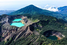 Eksplorasi Alam di Danau Kelimutu dengan Tiga Warna Ajaib