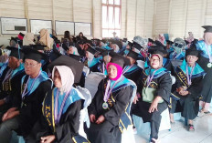 Pertama di Mukomuko, 122 Lansia Diwisuda S1