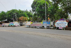 Karangan Bunga Hiasi Kediaman Choirul Huda