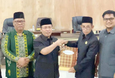 APBD 2025 Disahkan, Program Sapuan-Wasri Dilanjutkan oleh Huda-Rahmadi