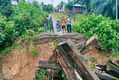 Jembatan Lingkungan di Desa Mundam Marap Kembali Jebol 