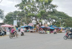 Pedagang Tajil di Simpang Empat Lubuk Gedang Mulai Berkurang