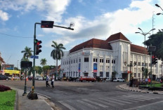 Bangunan Ikonik di Kota Tua Jakarta: Stasiun Kota, Museum Fatahillah, dan Gedung Pos!