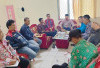 Camat Malin Deman Mengklaim Semua Pelayanan di Kantor Desa Berjalan Baik