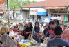 Warga Kecamatan Ipuh Serbu Lapak Pasar Murah 